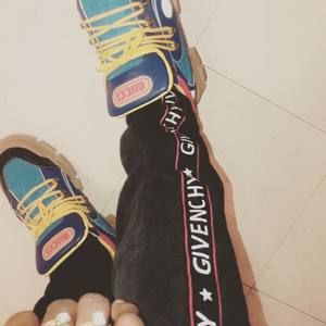 Meet your Posher, Robert